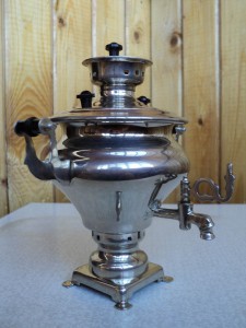 сувенирный самоварчик ( 13, 7 см. ) с подносом