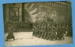 Троцкий,Муралов и др. на параде кр.курсантов.Москва,1918 г.