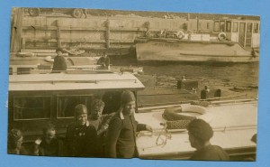 ГСС В.С.Молоков,Дубинин,О.Ю.Шмидт у катера.Архангельск.1936