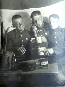 Два фото со знаками Отличников РККА.