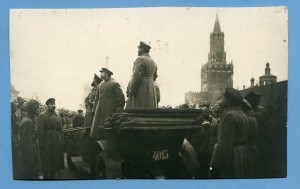 Л.Д.ТРОЦКИЙ и Подвойский на смотре Моск.гарнизону.М,1918 г.