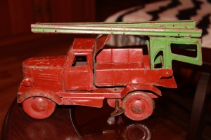 Пожарная машина. Железные колеса. 40-е г. Заводная.