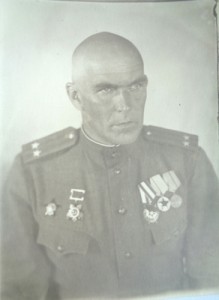 Фото с медалями 20 лет РККА.