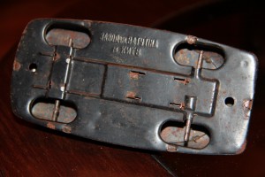 Машина.  40-50е г.  Была заводная. :)
