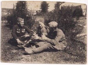 Разведчики с трофейным оружием!!