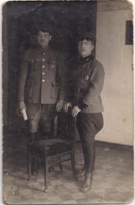 Латышские стрелки со знаками краскомов и перстнями