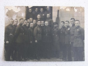 Руководителю Кавтарадзе от выпускников АИР 1936 и группа....