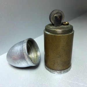 Довоенная зажикалка в виде снаряда. Алюминий, латунь.