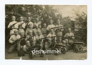 Отделение красноармейцев c пулеметами Максим.