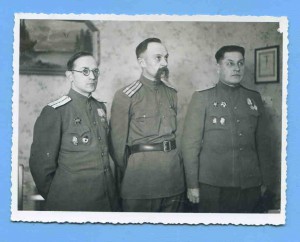 Капитан,подполковник и майор ж.д.войск. Знаки. 1944 г.