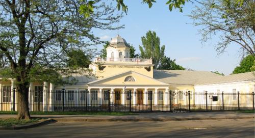 Барельеф адмирала Лазарева. Бронза. Скульптор Л.Могилевский.