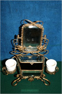 Шкатулка с зеркалом (бронза, стекло)