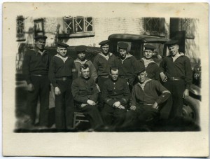 Командиры и краснофлотцы