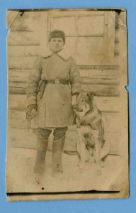 Боец со служебной собакой.