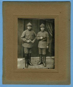 Пара красноармейцев. Петлицы "Р.8 Б". Шикарное оружие!