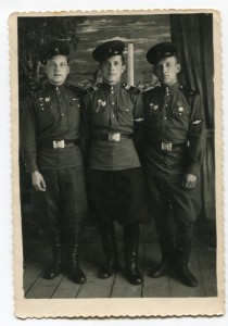 Десантники с нарукавными нашивками и знаками