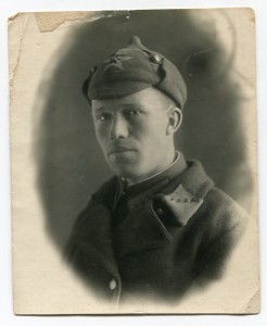 Красноармеец в буденовке