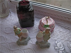 царский фарфор и стекло (для чая банка, сахарница и статуэтк