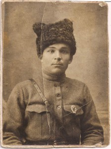 Красный командир со знаком