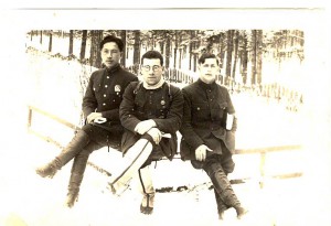 Фото с редким артиллерийским знаком.