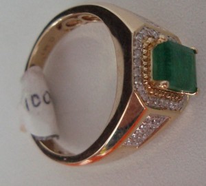 кольцо мужское с изумрудом и бриллиантами