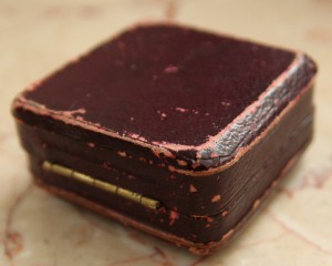 Коробочка фирмы Эдуард для жетонов и знаков