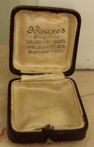 Коробочка фирмы Эдуард для жетонов и знаков