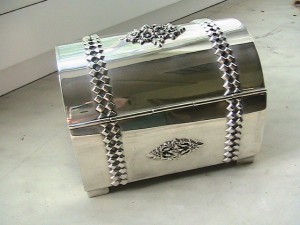 Шкатулка - сундук.