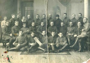 Групповая фотграфия служащих пожарных (?) частей. Шифровки.