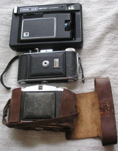 3 фотоаппарата -раскладных.