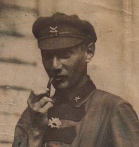 Красный командир с редкой кокардой и петлицами