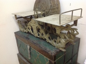 Весы с гербами Варшавы