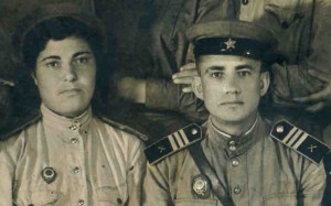 Группа артиллеристов. Знаки. г.Батуми. 1944 г.