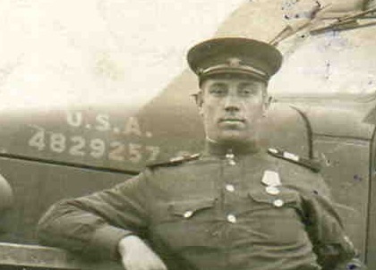 Сержант возле "студебеккера".