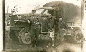 Сержант возле "студебеккера".