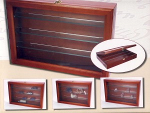 Витрина (багет) для значков и медалей! SAFE