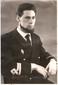 Фото бравого капитана с ромбом мореходки