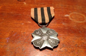 Крест с лилиями с лентой