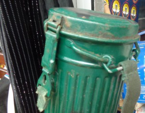 Бачек противогаз  1942 г  Германия   водозащитный вариант