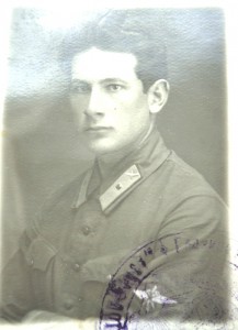 Фото с нарукавными шевронами.