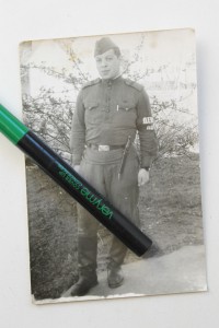солдат с ножем разведчика