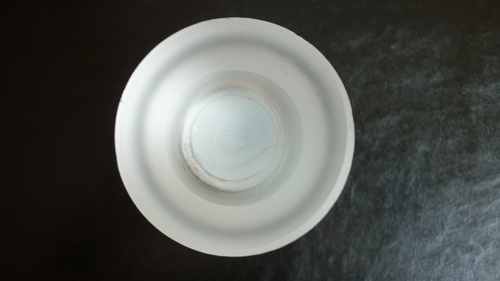 Подсвечник, обнаженная девушка