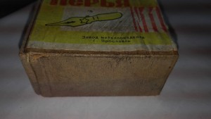 Коробка с перьями