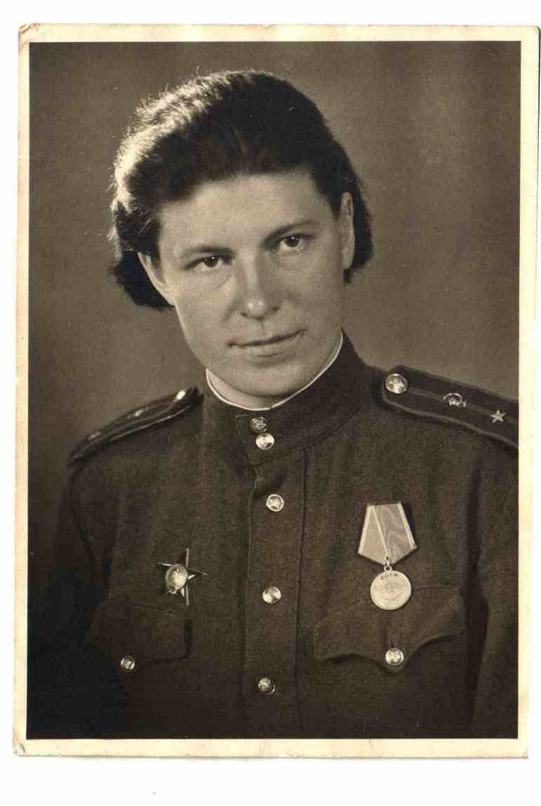 Женщина-медик