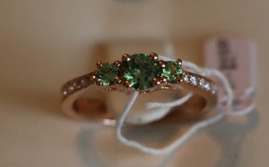 Кольцо золотое с демантоидами и бриллиантами