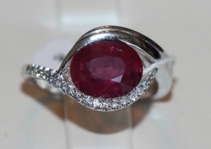 Кольцо новое золотое с натуральным рубином и бриллиантами!