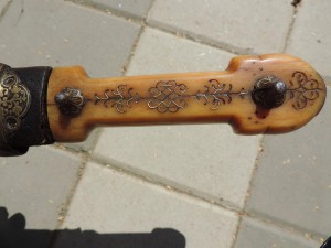Кинжал с бронзовой всечкой, с подкольчужником.