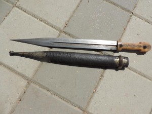 Кинжал с бронзовой всечкой, с подкольчужником.