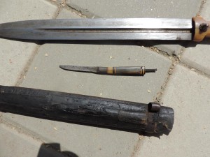 Кинжал с бронзовой всечкой, с подкольчужником.
