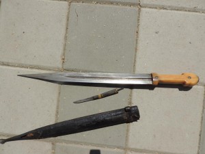 Кинжал с бронзовой всечкой, с подкольчужником.